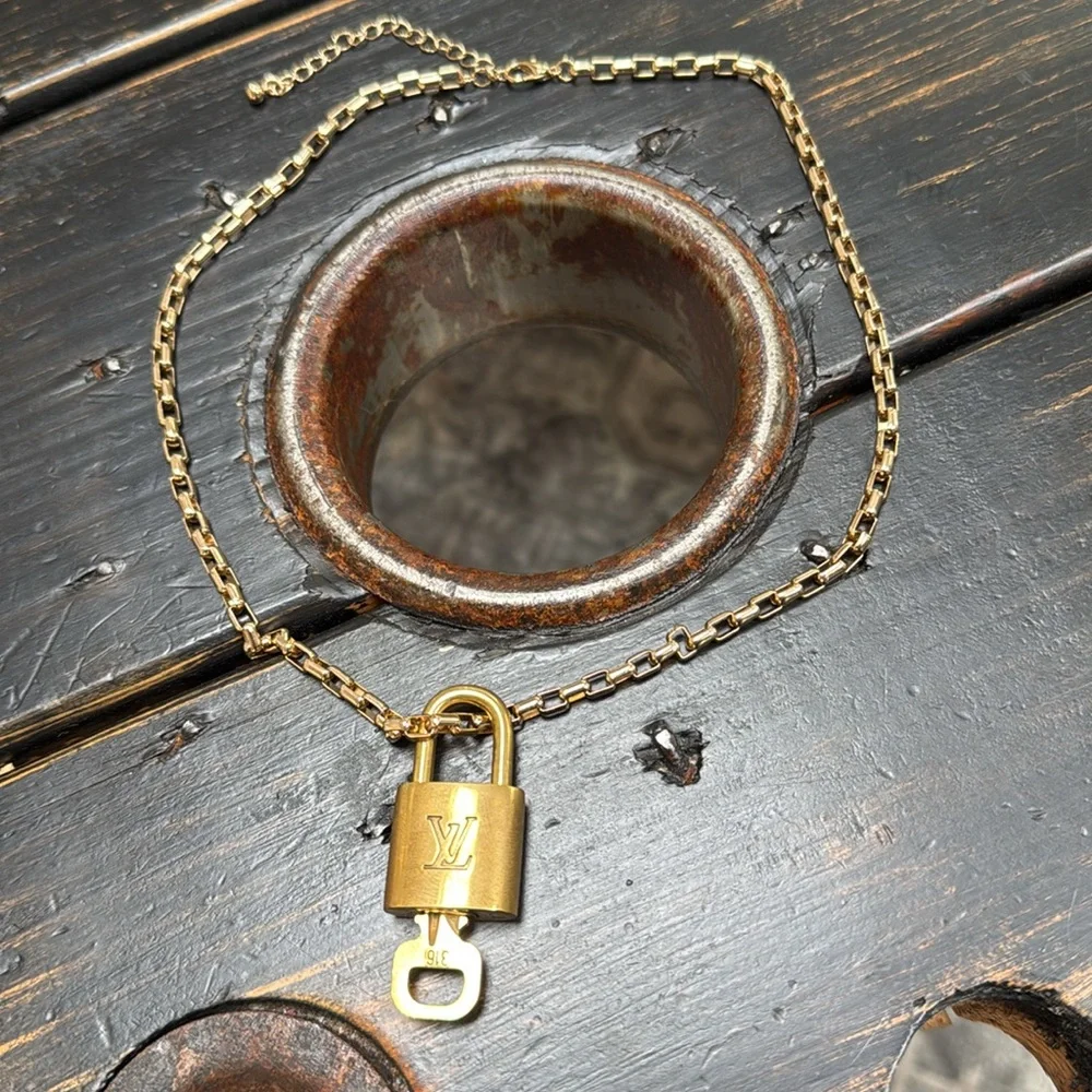 Louis Vuitton Lock & Key #316 on unbranded Chain - Picture 7 of 12